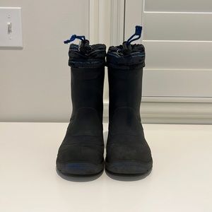 Little boys size 13 Kamik snow boots
